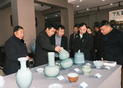南北青瓷對(duì)話交流展寶豐開(kāi)幕，千年窯火繪就視覺(jué)盛宴